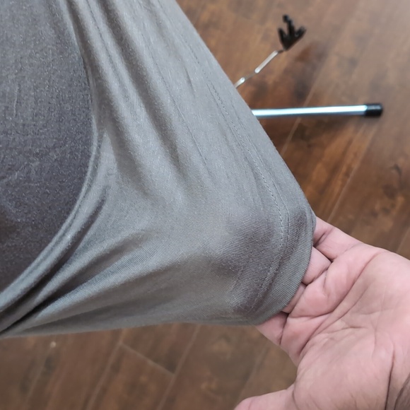 BCBGMAXAZRIA| Grey Stretch Short Sleeved T-shirt With Puffed Floral Design - Picture 6 of 12